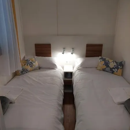 De 3*